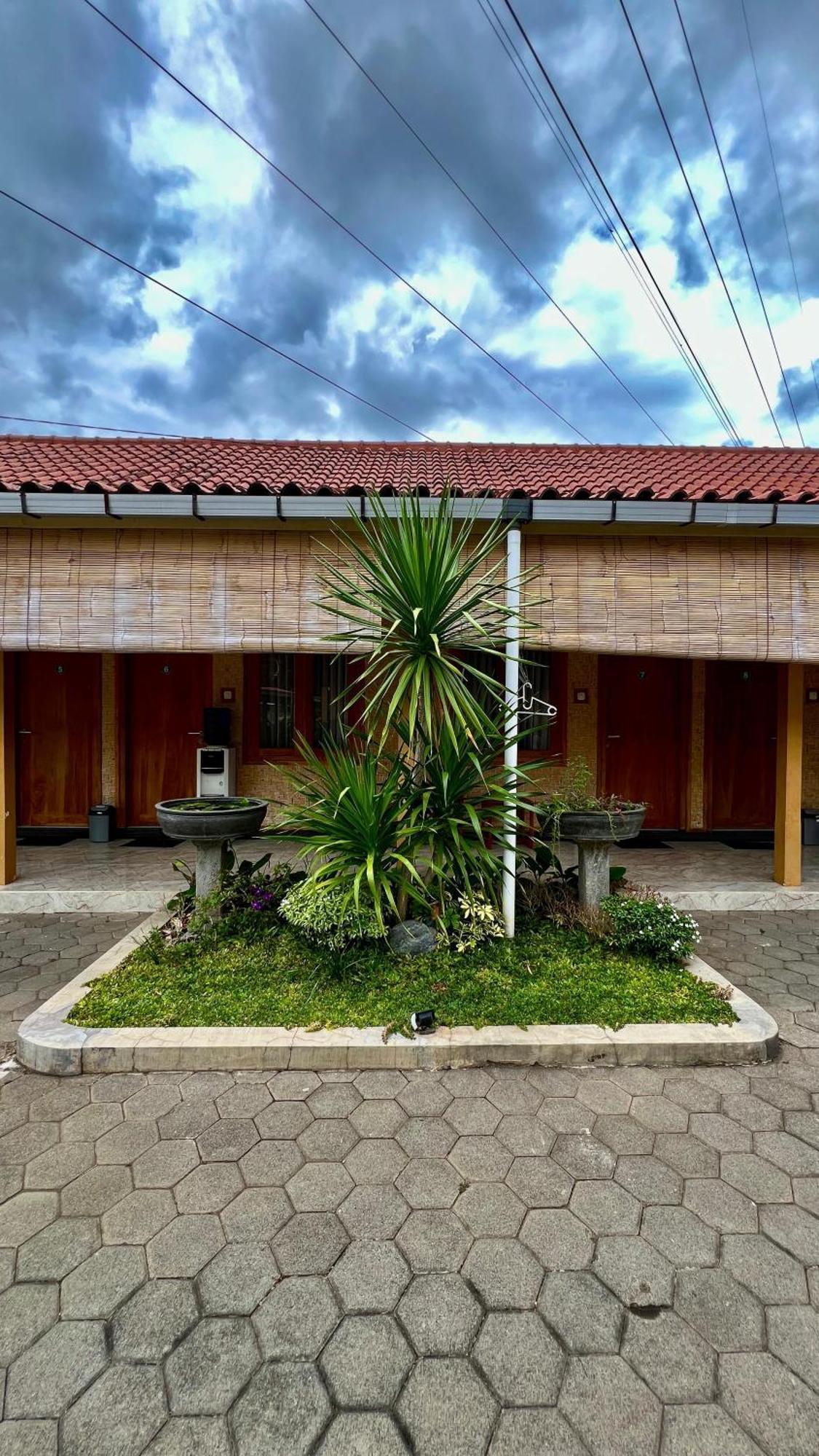 Oku Guest House Giri  Екстер'єр фото
